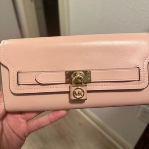 NWOT Michael Kors Hamilton Legacy Large Leather
Wallet, Rose/Pink, RARE